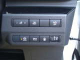 運転席右側に各種スイッチが集約されています!!