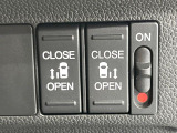 【両側パワースライドドア】スマートキーや運転席のスイッチで後席両側スライドドアの開閉が可能♪電動だから力を入れてドアを開ける必要が無く、小さなお子様でも簡単に開け閉めでき快適です♪