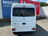 バックドアもとても大きく開きますので、荷物の積み下ろしもラクラク。