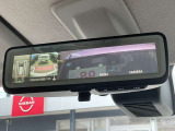 [スマートルームミラー]車両後方をミラーに映し出すため、悪天候の時でも視界は良好♪