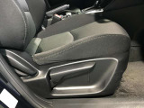 運転席は座面の上下調整ができ適切なドライビングポジションで運転できますよ♪