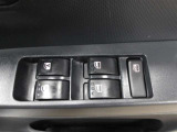 運転席はオートパワーウィンドウ☆窓の全閉全開が自動で出来るので便利ですよ♪