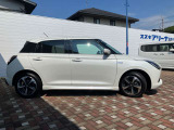 車線逸脱抑制機能です。カメラが左右の区画線を検知し、はみ出す可能性が高いと判断した場合にドライバーにステアリング操作を促し、車両を車線の内側に戻すように支援をします。
