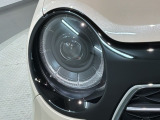 LEDヘッドライトは、点灯の瞬間から最大光量を発揮し、突然暗くなるトンネルなどでの安定感を高めます。
