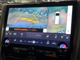 【パノラミックビューモニター】専用のカメラにより、上から見下ろしたような視点で360度クルマの周囲を確認することができます☆死角部分も確認しやすく、狭い場所での切り返しや駐車もスムーズに行えます。