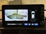 リバースギアに入れるだけで後方の表示へ切り替わります。夜間や雨の日の駐車も楽になりますよ。
