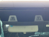 【衝突軽減装置】走行中に前方の車両等を認識し、衝突しそうな時は警報とブレーキで衝突回避と被害軽減をアシスト。より安全にドライブをお楽しみいただけます。