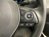 前方の車との車間を設定し、スピードを上げたり緩めたりを自動で行ってくれる追尾式の「レーダークルーズ」。上級装備の一つです!高級車にしかつかない嬉しい機能です。