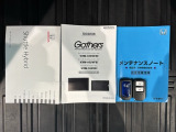スマートキーは鍵をバッグに入れたままでもドアロックの開閉やエンジンのON・OFFができます。夜間や雨の日も鍵を探さなくて良いので便利です。