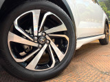 【純正17インチアルミホイール】外観にマッチした純正アルミホイールを装着しております。各種社外アルミホイールや、スタッドレスタイヤも取扱いしております。是非ご相談ください♪