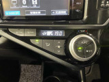 【オートエアコン】一度お好みの温度に設定すれば、車内の温度を検知し風量や温度を自動で調整してくれます。