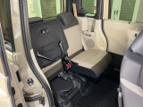 後席をはね上げれば、「もうひとつの荷室」が生まれます。