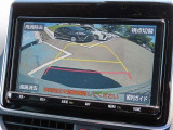 バックモニター付きでガイドラインがモニターに表示され、車庫入れや縦列駐車などの際に役立ちます!