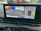 アラウンドビューモニターを装備!駐車の際に画面に車を真上から捉えた映像が映ります。駐車の時、とても便利な装備です。