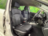 運転席シート廻りは使用感も少なく、良好な状態となっています。丁寧に使われていたことがよくわかりますね。後部座席も気になるようなキズ・汚れやへたり等、大きなダメージはなく、良好な状態です。