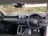 ご覧のように、視界が広く運転しやすいように設計されています。また、デュアルフルオートエアコンで快適です。