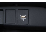 USBジャックも装備されているので、スマートフォンなどの充電もラクラクですね♪