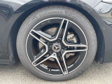 【アルミホイール】18インチのAMG5スポークアルミホイールを装着