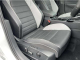 メーカーオプションのフルレザーシートパッケージです。運転席および助手席にはシートヒーターおよびシートに涼しい風を送るシートベンチレーターも装備、1年を通して常に快適な環境を提供するアイテムです。
