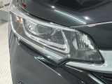 LEDヘッドライトは、点灯の瞬間から最大光量を発揮し、突然暗くなるトンネルなどでの安定感を高めます。