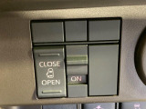 【パワースライドドア】スマートキーや運転席のスイッチでスライドドアの開閉が可能♪電動だから力を入れてドアを開ける必要が無く、小さいお子様でも、重い荷物を持っている時もラクに開け閉めできます♪