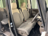乗降がしやすい運転席。高さが調節できて小柄な方でも運転しやすいポジションをとることができます。
