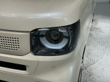 LEDヘッドライトは、点灯の瞬間から最大光量を発揮し、突然暗くなるトンネルなどでの安定感を高めます。