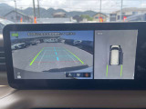 アラウンドビューモニターは4方のカメラで真上から車を見たようにモニターで確認ができる日産の自慢の装備です。是非実際の車で体感してみてください。