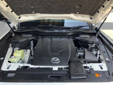 エンジンルームです。納車前整備付となりますので、エンジンオイルやオイルフィルターなど交換してからのお渡しです。