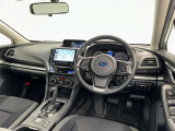 運転席まわりです。 各操作スイッチは使いやすい位置に配置されてます。