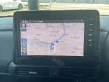日産純正9インチメモリーナビ(MM223D-L)装備。スマートフォンによる部分地図更新、Bluetooth接続での音楽視聴、快適な画面操作と高音質なオーディオ再生。