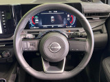 インテリアに合わせたデザインのステアリングは、運転される方のことも考え、運転しやすい形状、大きさです。是非一度、実際に触ってお確かめください。