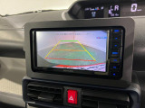 後方の死角をしっかりカバーするバックカメラ付き。駐車が苦手な方にも安心です。