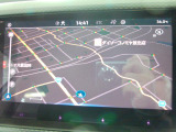 タッチスクリーンを採用。従来のナビゲーションシステムの域を超える、車両を総合的に管理するインフォテイメントシステムです。