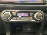 車外の明るさに応じでライトを点灯、消灯してくれるオートライト機能です☆お天気の良い昼間のトンネル走行などオートにしてると便利で安心です☆エンジン停止時にライトの消し忘れも無くなります☆