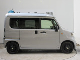 全長339cm、幅147cm、高さ196cmのお車になります。