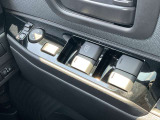運転席オートが付いたパワ-ウインドスイッチです。