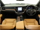 Google搭載/ETC2.0/360度カメラのフルセット搭載。9インチ・タッチスクリーン式センターディスプレイと、モード選択式の12.3インチデジタル液晶ドライバー・ディスプレイを装備。
