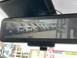 【インテリジェントルームミラー】バックドアについてますカメラと連動して、後方の映像がルームミラーに映ります。