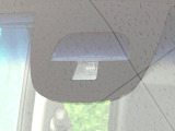 【シティブレーキアクティブシステム】低速走行中に前方の車両等を認識し、衝突しそうな時は警報とブレーキで衝突回避と被害軽減をアシスト。より安全にドライブをお楽しみいただけます。