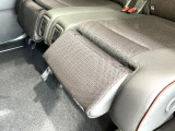 【オットマン付セカンドシート】足を延ばしてリラックスしたいときに便利なオットマン!ロングドライブや仮眠の際にもゆったり快適にお過ごしいただけます♪