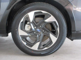 右前 18インチアルミホイール タイヤサイズは、225/55R18です。