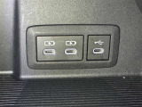 充電用USB端子付き。スマートフォンなどの充電に便利です。