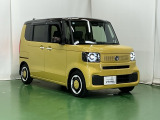 狭い駐車場でも、スライドドアならチャイルドシートへのお子さまの乗降や荷物の積載もスムーズ。とても便利な【助手席側。電動スライドドア】ドアハンドを少し引くだけでリアドアが自動開閉します。
