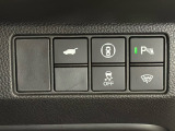 お荷物の積み替え時に便利な、電動テールゲート仕様になります。