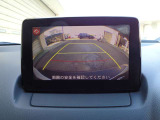 バックカメラ装備。後方確認の際に役立ちます。