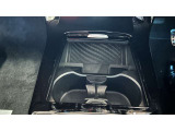 納車前整備は、メルセデスベンツ国際認定メカニックによる最新の検査ライン等の施設が充実した当社工場で入念に行います。メルセデス・ベンツの定める厳しい基準をクリアしたお車のみをご案内させて頂きます。