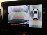 パノラミックビューモニター付きです。車両を上から見たような映像をディスプレイオーディオ画面に表示。運転席からの目視だけでは見にくい、車両周辺の状況をリアルタイムでしっかり確認できます。