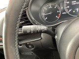 レバーをAUTOの位置にしているとき、レインセンサーが雨を感知すると、雨量に応じてワイパーが自動で作動してくれるオートワイパーを装備!設定変更で非作動にすると、間欠作動に固定されます。