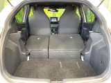普段のお買い物や通勤、送迎等に十分な荷室スペースを確保しております。セカンドシートを倒すと、大きな荷物の積載も可能です♪
